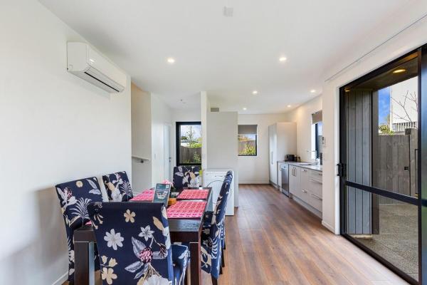 AKL Air port 6 km, free car park, spacious & Bright, Auckland