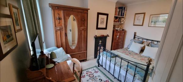 A la foto es mostra l'objecte Quirky Victorian three bedroom house situat a la ciutat de Otterbourne.