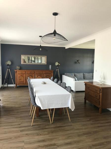 A la foto es mostra l'objecte Maison de famille de 150 m2 à 15 minutes de la mer situat a la ciutat de Coëx.