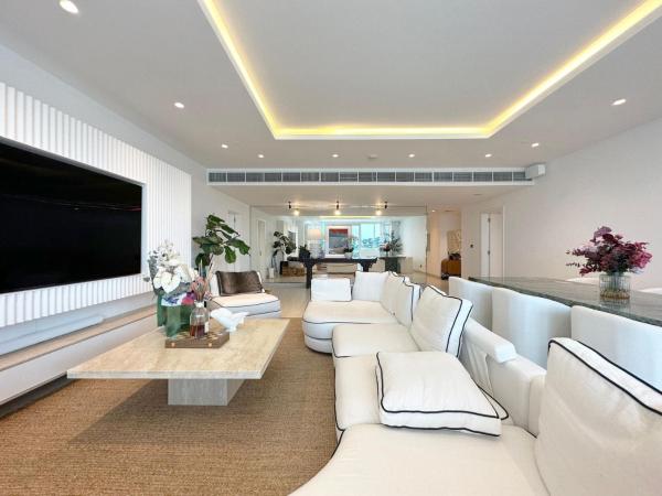 Luxury Two Bedroom Apartment on the Palm, Dubaj