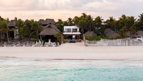 På billedet ses objektet Largest Ocean Front Mansion Butler Included beliggende i byen Tulum.
