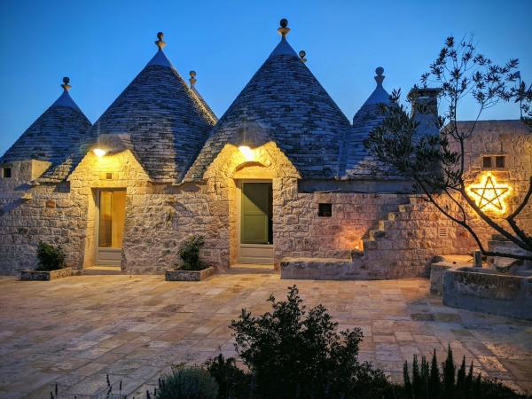 A la foto es mostra l'objecte Trulli Satia situat a la ciutat de Ostuni.