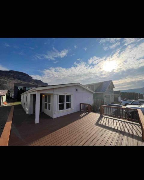 A la foto es mostra l'objecte Sunland Estates Cabin near the Gorge Amphitheater! situat a la ciutat de George.
