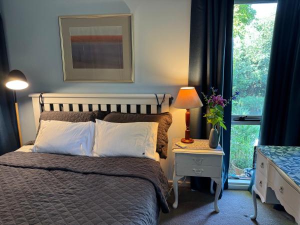 The photo shows the Griffith Gallery Flat located in the city of Narrabundah.