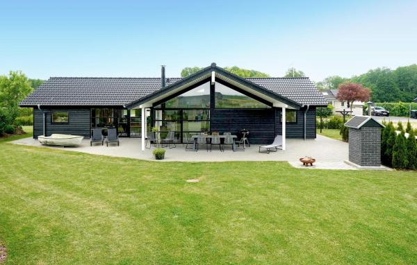 På billedet ses objektet Gorgeous Home In Haderslev With Wifi beliggende i byen Råde.