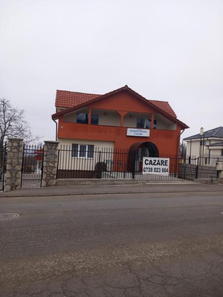 Na zdjęciu widoczny jest obiekt Florin'S Studio położony w mieście Ciurila.