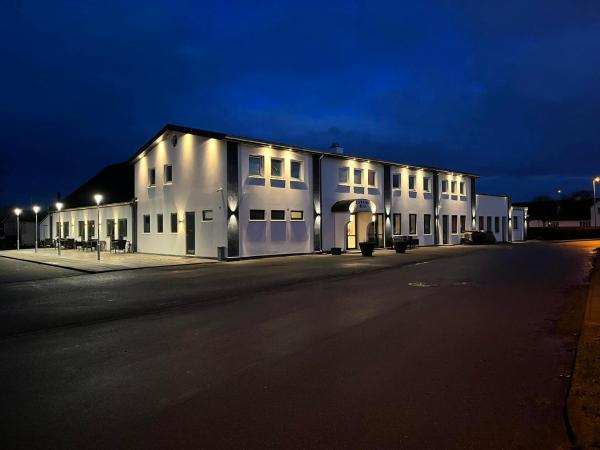 På bildet vises objektet Birkelse Hotel og Kro som ligger i byen Birkelse.