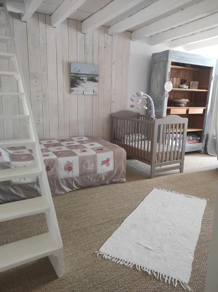 A la foto es mostra l'objecte Gîte à CHALMAZEL équipé, dans hameau calme situat a la ciutat de Chalmazel.