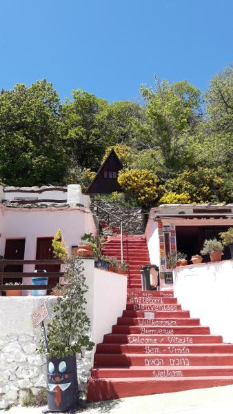 A la foto es mostra l'objecte Camping Trevélez situat a la ciutat de Trevélez.