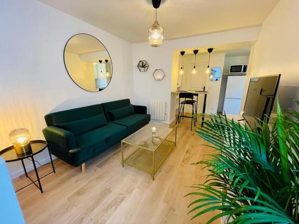 A la foto es mostra l'objecte Cosy apartment City Center situat a la ciutat de Linas.