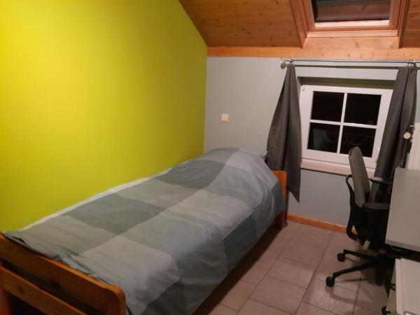 The photo shows the Chambre au coeur de la Gaume - Chambre 3 Vert-Jaune located in the city of Virton.