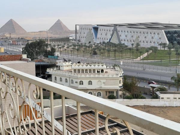Nella foto è visibile l'oggetto Gem & Pyramids Front situato nella città di Il Cairo.