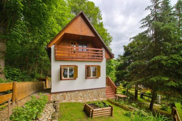 Na fotografii je vidět objekt Cozy Modern Cottage by the Forest nacházející se ve městě Doubice.