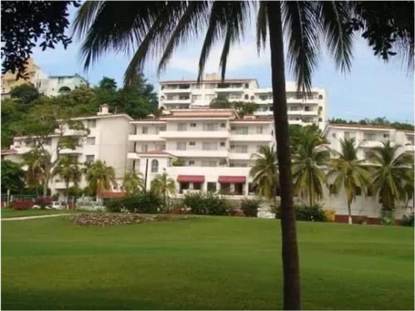 A la foto es mostra l'objecte Hotel Costa Bugambilias situat a la ciutat de Manzanillo.
