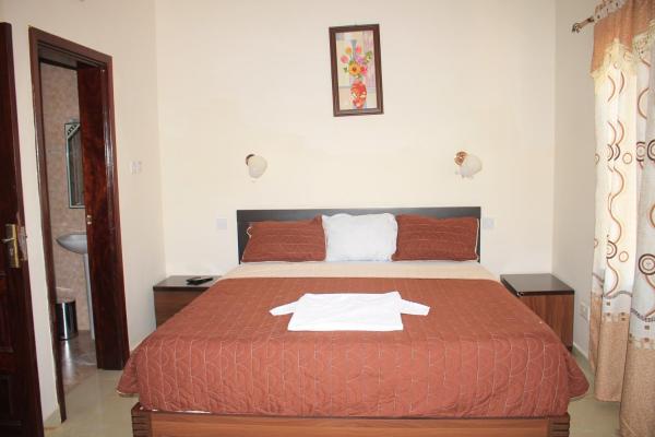 Akkwa Suites Official, Serekunda