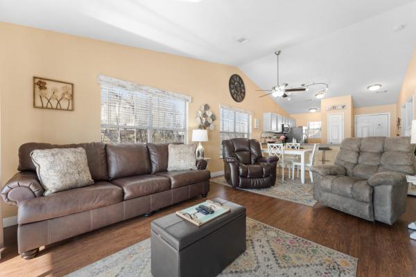 A la foto es mostra l'objecte Harmony Hideaway condo situat a la ciutat de Branson.
