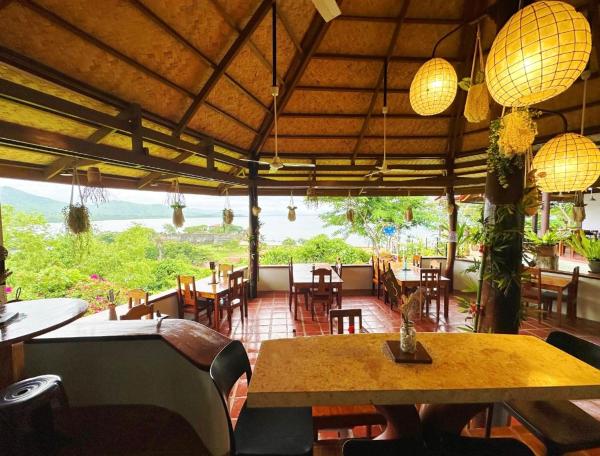En la foto se muestra el objeto Casa Rosa Inn and Restaurant ubicado en la ciudad de Pancol.