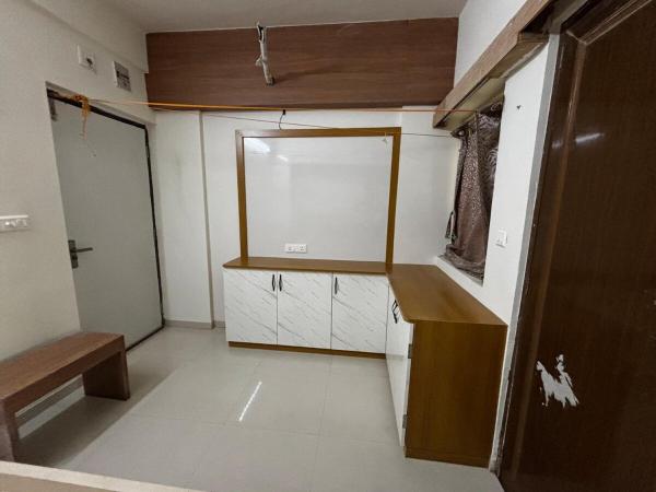 写真にはDholka市にある1RK HomeStayが写っています。