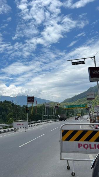 The photo shows the Annapurna Hotel located in the city of Nāmthāng.