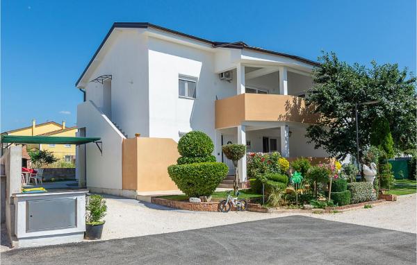 A la foto es mostra l'objecte Stunning Apartment In Porec With Wifi situat a la ciutat de Poreč.