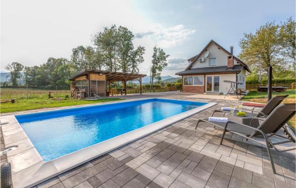 Na zdjęciu widoczny jest obiekt Lovely Home In Smiljan With Sauna położony w mieście Debelo Brdo.