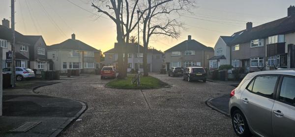 Foto 1: Spacious & Modern 2-Bed House in Dagenham
