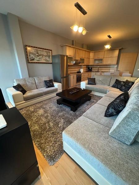 På billedet ses objektet Apartment Liqeni beliggende i byen Belsh.