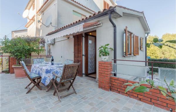 A la foto es mostra l'objecte Lovely Apartment In Rovinj With Wifi situat a la ciutat de Rovinj.