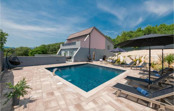 A la foto es mostra l'objecte Gorgeous Home In Donji Vinjani situat a la ciutat de Donji Vinjani.