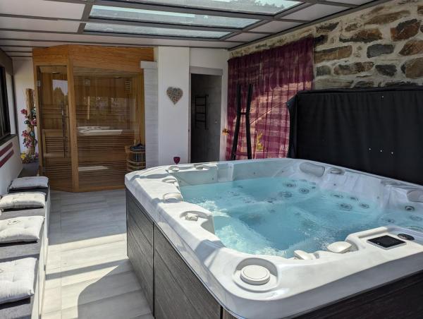 A la foto es mostra l'objecte Gite La grange de Louis SPA et SAUNA situat a la ciutat de Bronac.