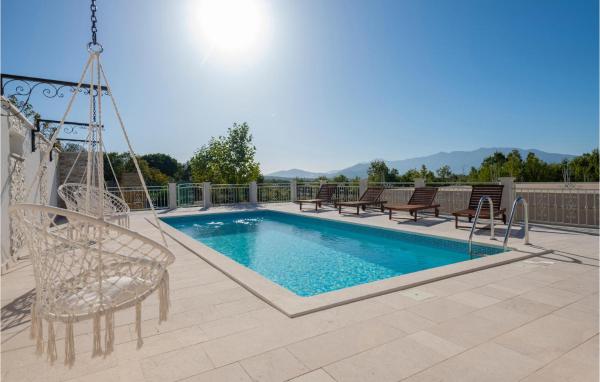 Nella foto è visibile l'oggetto Awesome Home In Cista Provo situato nella città di Svib.