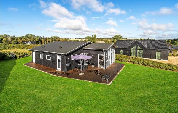 På billedet ses objektet Holiday Home Søbakken Frørup Xi beliggende i byen Tårup.