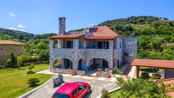 A la foto es mostra l'objecte Villa Kamaraki situat a la ciutat de Patellárion.