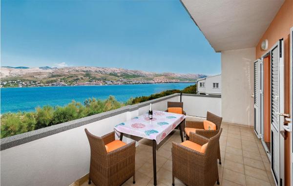Na fotografii je vidět objekt Beach Front Apartment In Pag With Wifi nacházející se ve městě Pag.