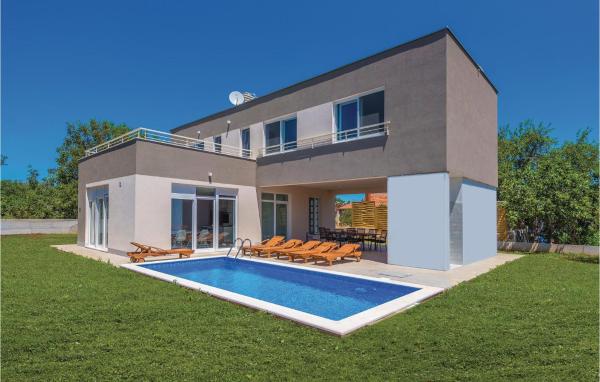 På billedet ses objektet Three-Bedroom Holiday Home In Kozino beliggende i byen Kožino.