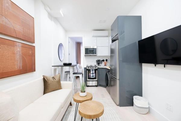 48-1FW Newly renovated 2br in Midtown West, New York