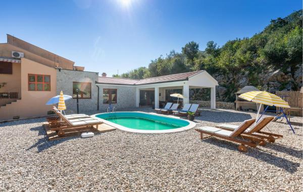 Gorgeous Home In Kula Norinska - Metković