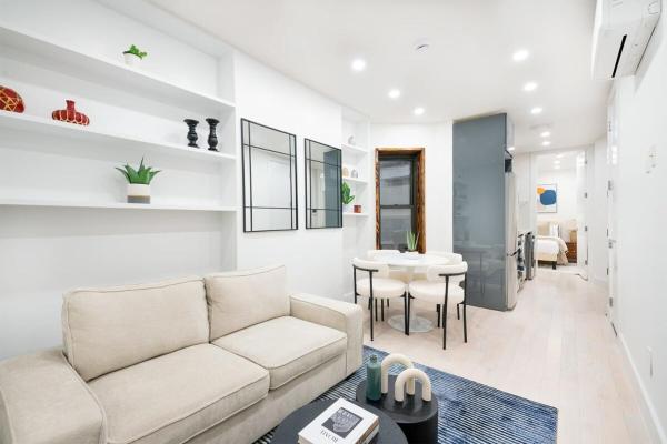 48-4FW Newly Renovated 2br Midtown West W&D, New York