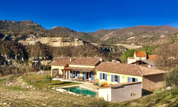 A la foto es mostra l'objecte Villa provençale moderne situat a la ciutat de Vercoiran.