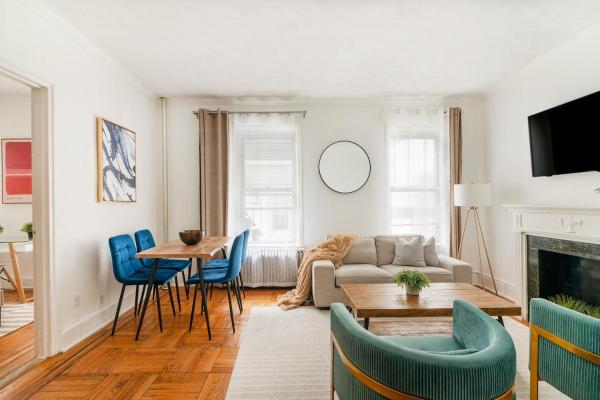 61-2C Prime UES 2BR Newly furnished best value, New York