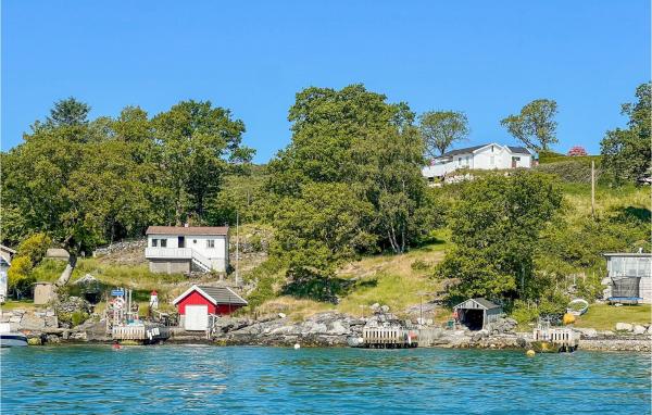 Op de foto is het object Beautiful Home In Rennesøy With Wifi te zien, gelegen in de stad Østhusvik.