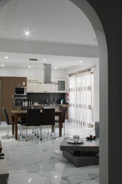 Zdjęcie 1: Spacious & Cosy 3BR Apt with Private Balconies by 360 Estates