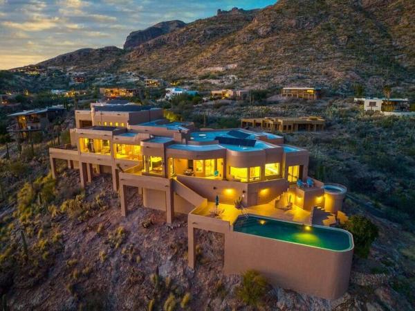 På bildet vises objektet The Schloss 5Bd Hilltop Estate som ligger i byen Tucson.