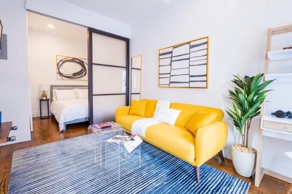 69-5C Festive Comfort Brand New 1BR Lower East Side Christmas Ready, New York