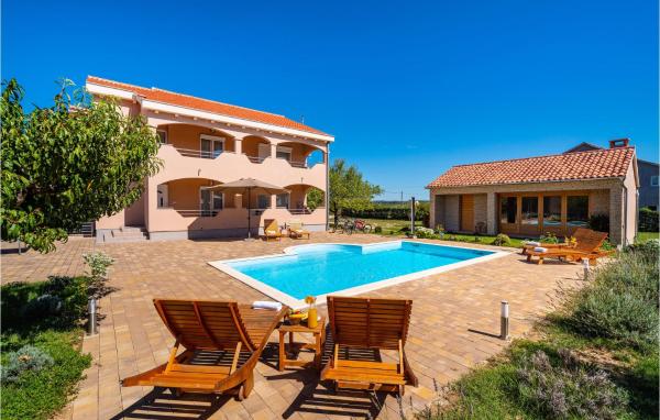 A la foto es mostra l'objecte Four-Bedroom Holiday Home In Suhovare situat a la ciutat de Suhovare.