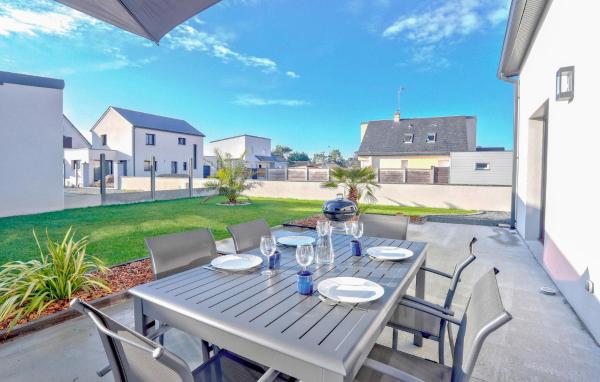 3 Bedroom Beautiful Home In Saint-germain-sur-ay - Saint-Germain-sur-Ay
