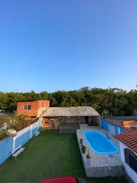 写真にはアラクルス市にあるcasa de praia pontal do Piraquiaçuが写っています。