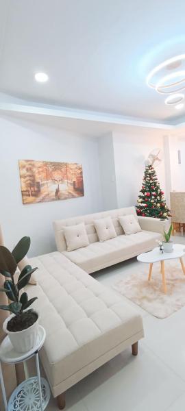 Nella foto è visibile l'oggetto Casa Viana - Modern House Upto 300mbps Wi-fi with Netflix, FREE Parking situato nella città di Caingin.