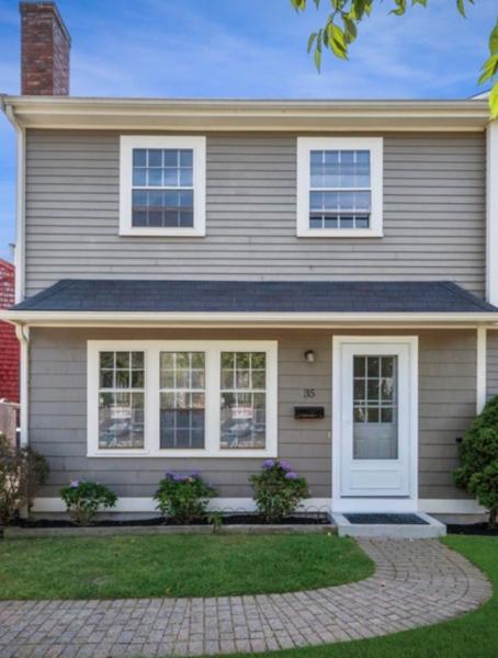 Na zdjęciu widoczny jest obiekt Marblehead Townhouse położony w mieście Marblehead.