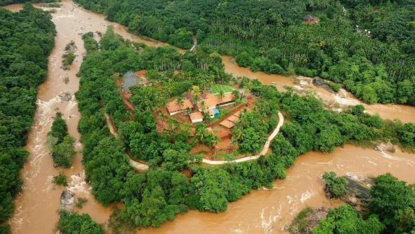 A la foto es mostra l'objecte Poliyam Thuruth Eco Tourism Village situat a la ciutat de Kallar.
